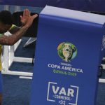 Gabriel Jesús casi rompe el VAR tras salir expulsado de la Copa América (VÍDEO)