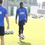 Messi y Dembelé completan entrenamiento colectivo del Barcelona