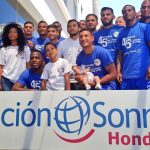 Selección de Honduras comparte con niños de «Operación Sonrisa»