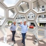 Reinaldo Rueda conoce monumento dedicado a él y a mundialistas de Sudáfrica 2010