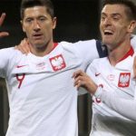 «Hat-trick» de Lewandowski impulsa a Polonia