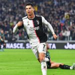 Juventus vence 2-1 a Bolonia y mete presión al Inter