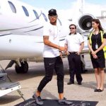 Por el coronavirus, Neymar pasa en Brasil el parón del fútbol en Francia