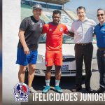 Júnior Lacayo gana carro sorteado por técnico y presidente olimpista