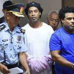 Una jueza decreta prisión preventiva para Ronaldinho en Paraguay