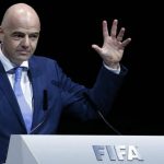 FIFA se «lava las manos» y deja que cada federación decida si termina o no sus campeonatos