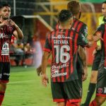 Alajuelense golea en el fútbol costarricense con Alex López como capitán