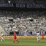 Unas 12 mil figuras de cartón «animaron» al Borussia Gladbach en el Borussia Park