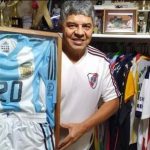 Subastan una camiseta de Marcelo Gallardo del Mundial 2002 para comprar alimentos