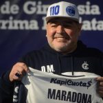 Diego Maradona renovó contrato con Gimnasia hasta diciembre de 2021