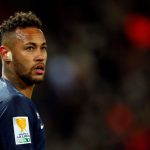 Neymar es denunciado por insultos homofóbicos al novio de su mamá