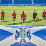 Futbolistas del Tenerife se arrodillan en el césped en rechazo al racismo