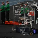 Anularon dos goles a su equipo y portero rompe el monitor del VAR de una patada (VÍDEO)