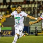 Alajuelense del hondureño Alex López agranda su liderato con goleada a Guápiles