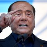 Silvio Berlusconi hospitalizado por Covid-19 «en fase delicada»