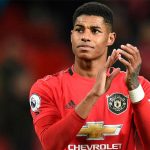 Futbolista Marcus Rashford, distinguido por Isabel II