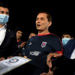 Egipcio de 74 años se convierte en el futbolista más viejo del mundo