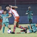 Marathón logra su primer triunfo con un penal ante Vida