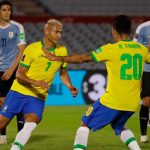 Brasil vence a Uruguay 2-0 y se mantiene líder indiscutible en la Conmebol