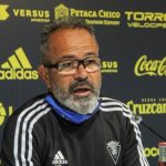 Álvaro Cervera, técnico del Cádiz y del «Choco» Lozano es sancionado con cuatro partidos
