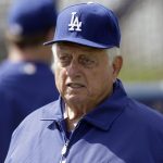 Tommy Lasorda, leyenda de Dodgers, hospitalizado de urgencia
