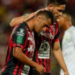 Alex López rompe en llanto tras coronarse campeón con Alajuelense