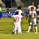 Olimpia vence 3-1 a Motagua y pone un pie en la finalísima