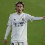 Luka Modric sufre un tirón en la espalda y será baja ante el Cádiz