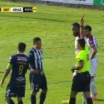 Roger Rojas fue expulsado tras propinar un codazo al defensor Esteban Espíndola