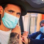 Cavani se vacuna contra el covid-19 en Uruguay