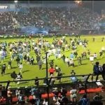 Unos 127 muertos por unos disturbios en un partido de fútbol en Indonesia