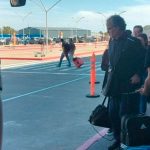 Marcelo Bielsa llega a Montevideo para firmar con la selección de Uruguay hasta 2026