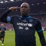 VIDEO: El gol de Usain Bolt en Old Trafford para un partido benéfico