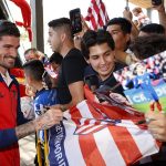 Atlético de Madrid desata la euforia de hinchas en su llegada a México