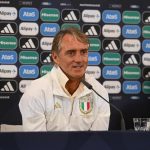Roberto Mancini renuncia como entrenador de la selección de Italia