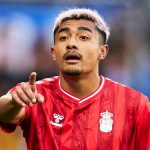 Julián Araujo cuatro partidos fuera por expulsión ante Tenerife