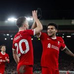 Liverpool golea 4-1 al Chelsea y se mantiene firme en el liderato