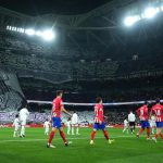 Un detenido y diez expulsados del Santiago Bernabéu por una pelea en derbi de Madrid