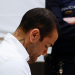 La víctima ratifica ante el tribunal que Alves la violó