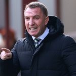 El técnico del Celtic se defiende de críticas tras decir «buena chica» a una periodista