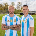Argentina presenta su nueva equipación con guiños al Mundial 2022 y a su afición