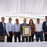 Reinaldo Rueda es galardonado por el alcalde de Tegucigalpa Jorge Aldana