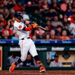 Mauricio Dubón conecta su primer cuadrangular de la temporada