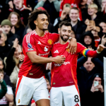 Los jugadores del Manchester United se niegan a vestir una chamarra en apoyo al colectivo LGTB