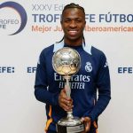 Vinicius recibe premio al mejor jugador Iberoamericano 2024