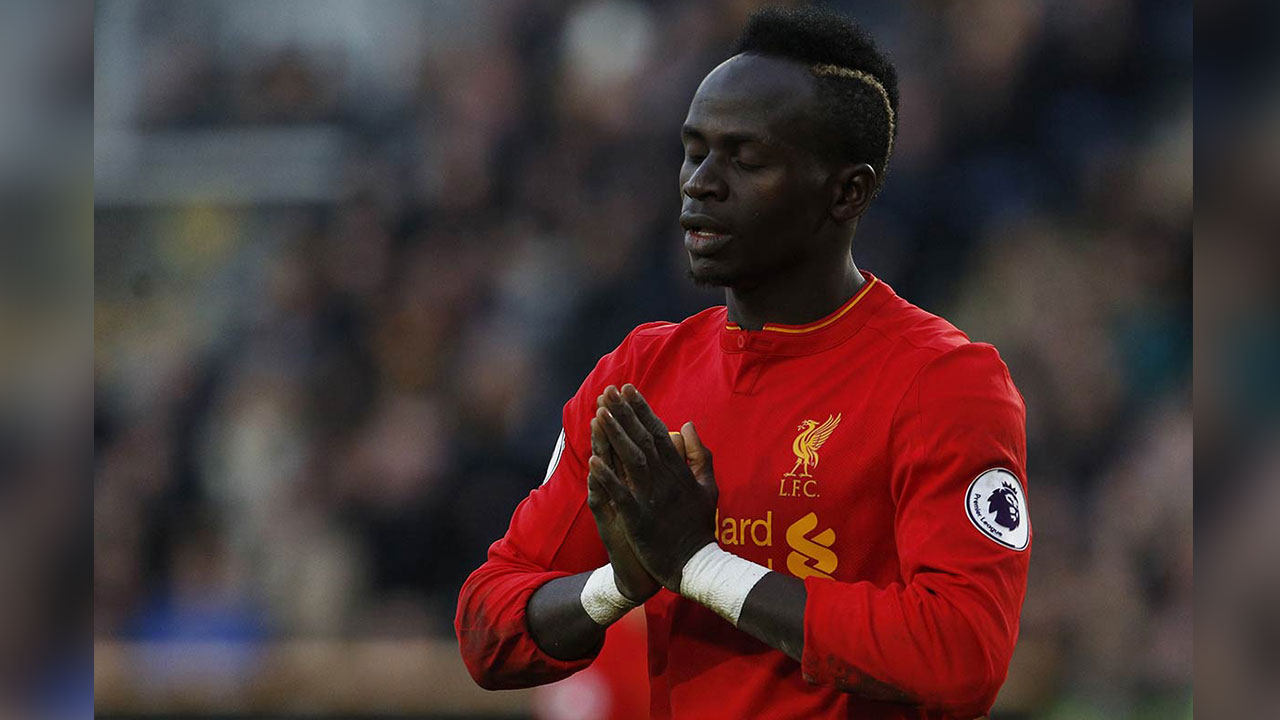 Sadio Mané, la estrella del Liverpool que limpia baños en la mezquita ...